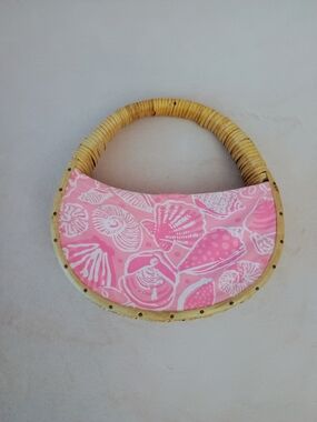 Lilly Pulitzer Pink Shell-Print Bamboo Handle Clutch